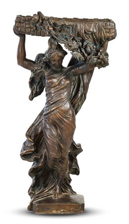 Fioriera da terra in terracotta a patina bronzea con sostegno a figura femminil