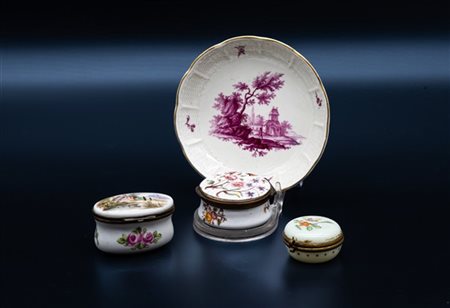 Manifatture differenti, secolo XIX-XX. Lotto composto da tre scatoline portapil