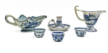 Manifattura cinese, secolo XVIII-XIX. Lotto composto da due salsiere, una bugia