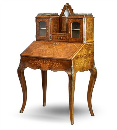 Ribaltina impiallacciata in radica, filettata e intarsiata con decoro a volute