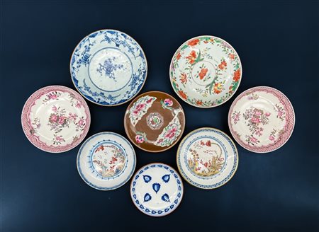Manifatture differenti, secolo XVIII-XIX. Lotto composto da otto piattini in po
