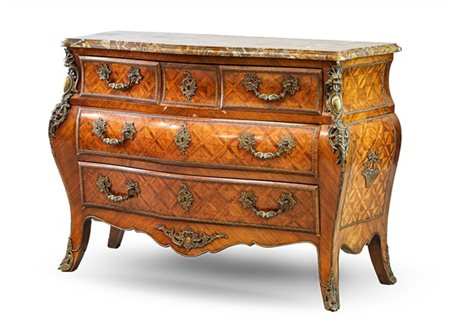 Commode "en tombeau" in stile Luigi XV di forma mossa impiallacciata, filettata