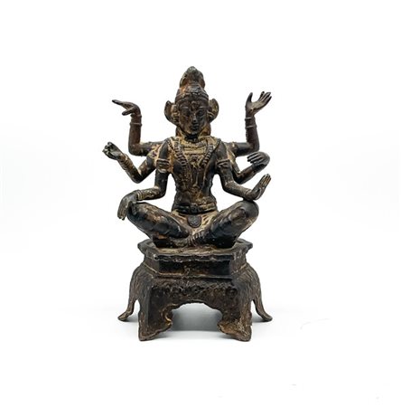 Statua di Vashudara in bronzo. Manifattura orientale, secolo XX (cm 15x23) (dif