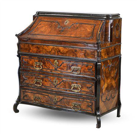 Ribalta lastronata in noce e radica di noce con profili ebanizzati. Fronte moss