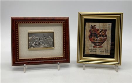 Cartone contenente numerosi quadretti e riproduzioni su lamina d'argento di div