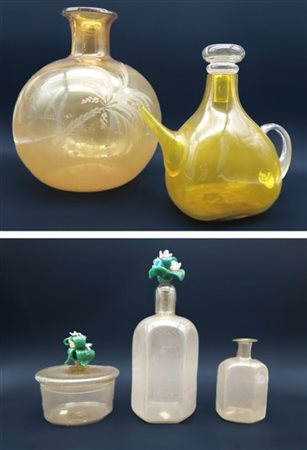 Manifatture diverse, secolo XIX-XX. Lotto composto da una bottiglia e un conten