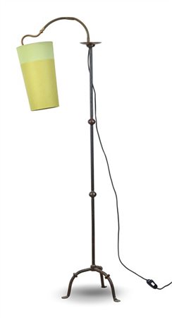 Antica torciera tripode in ferro battuto adattata a lampada (h cm 115) (difetti