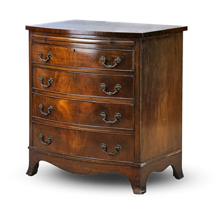 Cassettiera in mogano con fronte bombato a quattro cassetti e un tiretto sottop