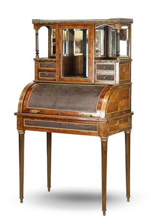 Scrittoio con ribalta a rullo impiallacciato in legni vari con filettature in o