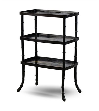 Etagère in legno ebanizzato a tre ripiani decorati a volatili e paesaggi in sti