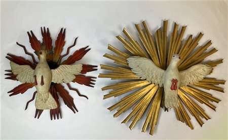 Lotto composto da un fregio in legno intagliato, dipinto e dorato raffigurante