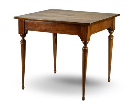 Tavolino lastronato, filettato e intarsiato in legni vari, piano centrato da mo