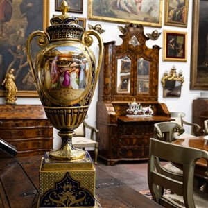 ASTA 739 : ARREDI, DIPINTI, OGGETTISTICA, ARTE ORIENTALE, TAPPETI E TESSUTI