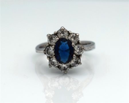 Anello modello margherita in argento 925