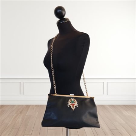 Borsa nera a tracolla, Teria Yabar