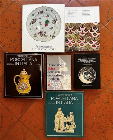  
Lotto composto da 6 libri 
 