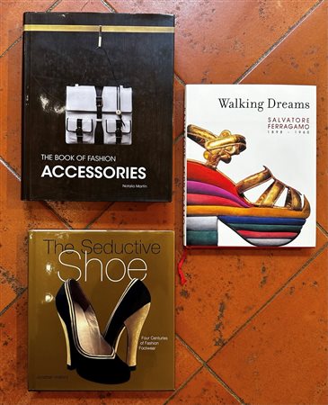  
Lotto composto da 3 libri 
 