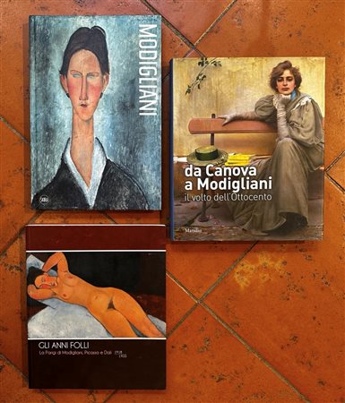  
Lotto composto da 3 libri 
 