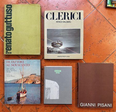  
Lotto composto da 5 libri 
 