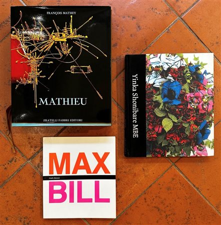  
Lotto composto da 3 libri 
 