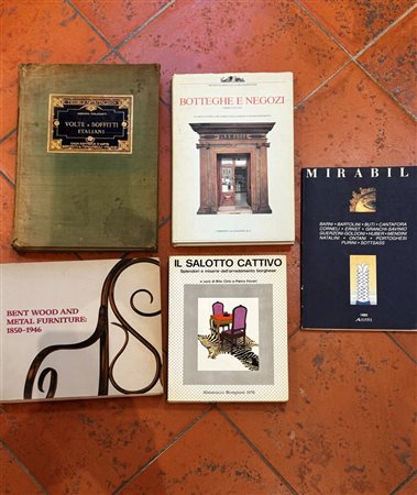  
Lotto composto da 5 libri 
 