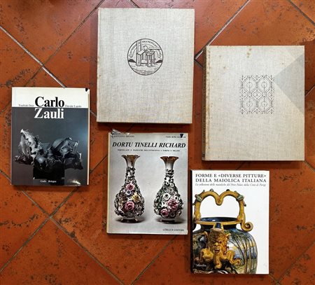  
Lotto composto da 5 libri 
 