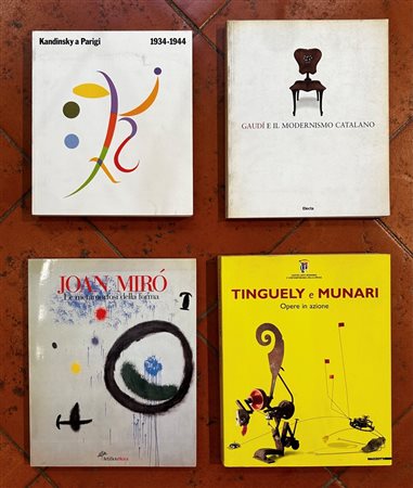  
Lotto composto da 4 libri 
 