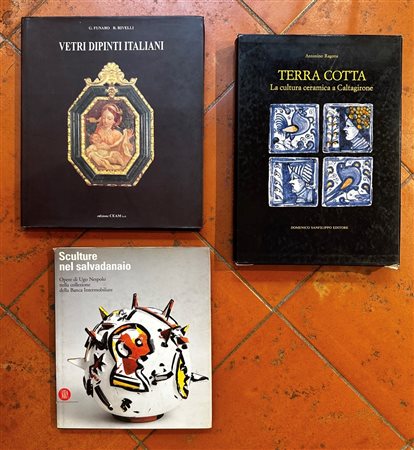  
Lotto composto da 3 libri 
 