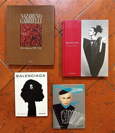  
Lotto composto da 4 libri 
 