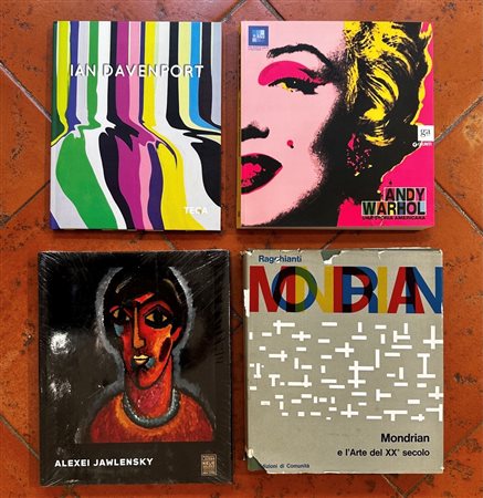  
Lotto composto da 4 libri 
 