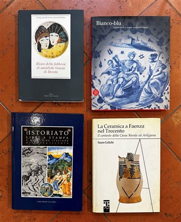  
Lotto composto da 4 libri 
 