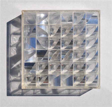 Aldo Boschin (Mestre 1942) Senza titolo;Box in Plexiglas con all’interno...