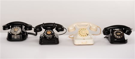 Anonym/Anonimo Set 4 telefoni, anni ‘50;In bachelite nera e bianca