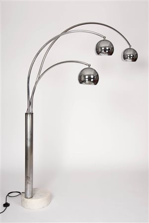 Goffredo Reggiani Lampada da terra a tre luci;Struttura in metallo cromato...