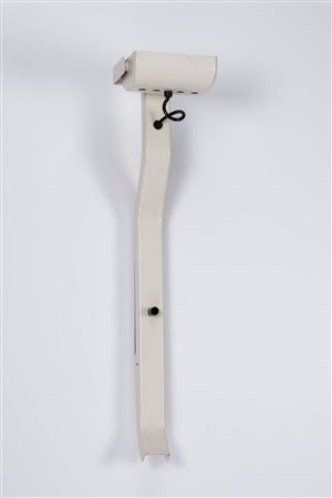 Kazuide Takahama Lampada a parete modello Sirio;Struttura in metallo laccato...