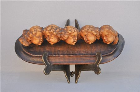 Hermann Steiner (Meran/Merano 1878 - 1963) Cinque teste di angeli;Legno, 8 x...