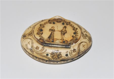 Sterzinger Hornarbeit/Vipiteno Tabacchiera in corno con coppia di innamorati...