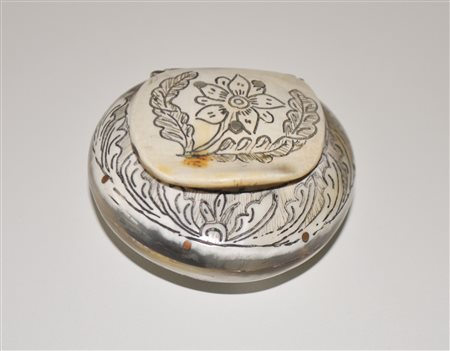 Sterzinger Hornarbeit/Vipiteno Tabacchiera in corno con stella alpina, 1900...