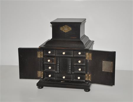 Anonym/Anonimo Armadietto barocco, XVIII secolo;Legno, 36 x 26,5 x 17 cm,...