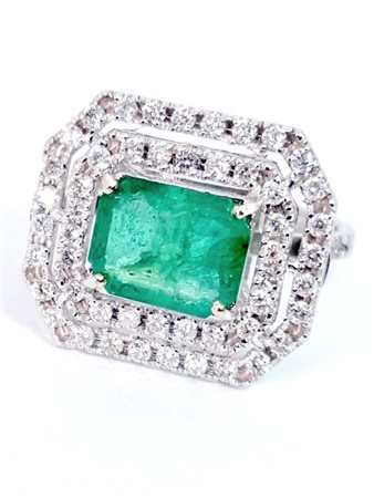 Anello in oro 18 kt con smeraldo e diamanti