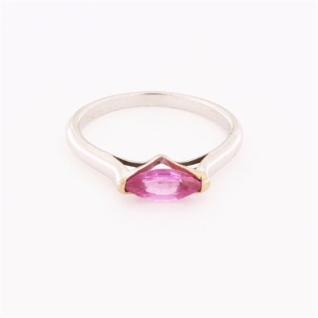 Anello in oro bianco 18 kt con zaffiro rosa