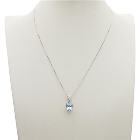 Collana in oro bianco 18 kt con pendente in acquamarina e brillantini