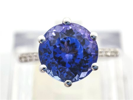 Anello in oro bianco 18 kt con tanzanite