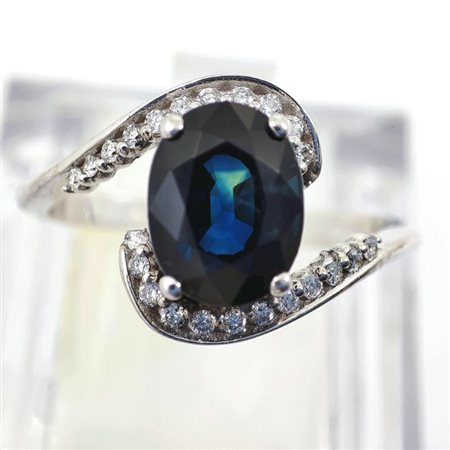 Anello in oro bianco 18 kt con zaffiro