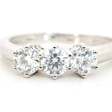 Anello in oro 18 kt con diamanti