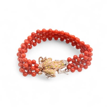 Bracciale in corallo rosso del mediterraneo, zaffiri gialli, diamanti e onici con chiusura in oro rosa 9kt e argento 800.