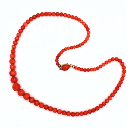 Collana in corallo a scalare