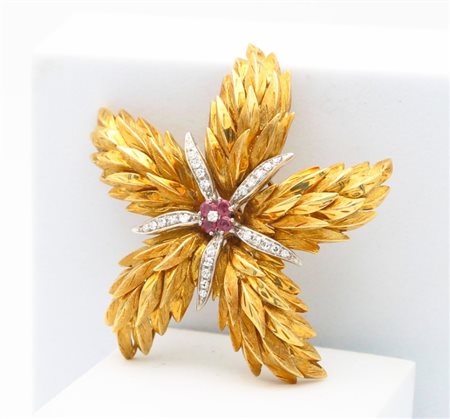 Spilla-pendente in oro giallo e bianco 18 kt, rubini e diamanti