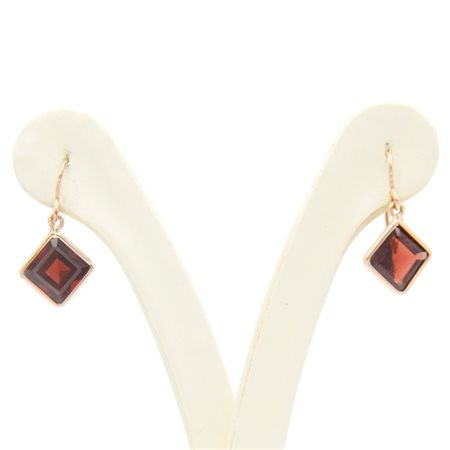 Orecchini in oro giallo 9 kt e due granati