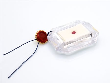 Rubino ovale taglio cabochon